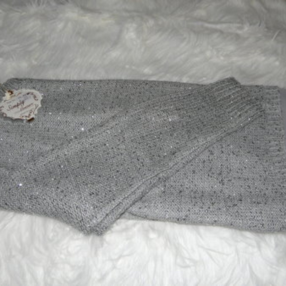 Over sized silver gray Top with sequin Detail - Picture 5 of 8